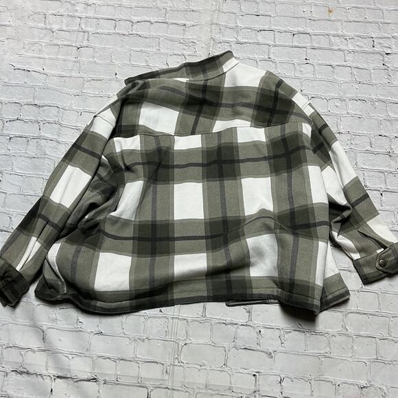 Pretty Little Thing Shacket - Picture 4 of 4